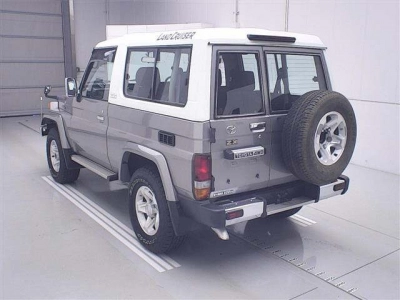 TOYOTA LAND CRUISER 70