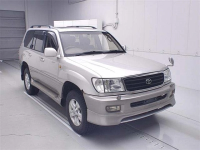 TOYOTA LAND CRUISER 100