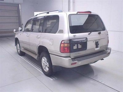 TOYOTA LAND CRUISER 100