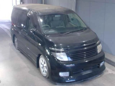 NISSAN ELGRAND