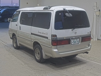 TOYOTA HIACE