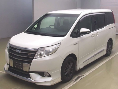 TOYOTA NOAH