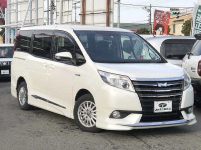 TOYOTA NOAH