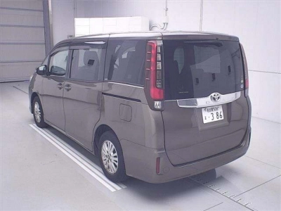 TOYOTA NOAH