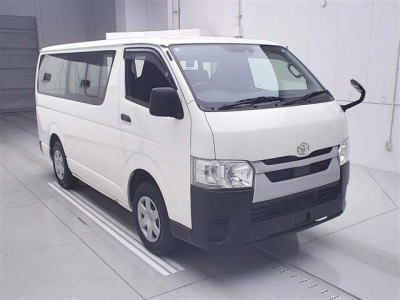 TOYOTA HIACE