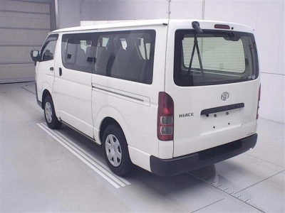 TOYOTA HIACE