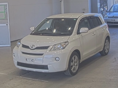 TOYOTA IST