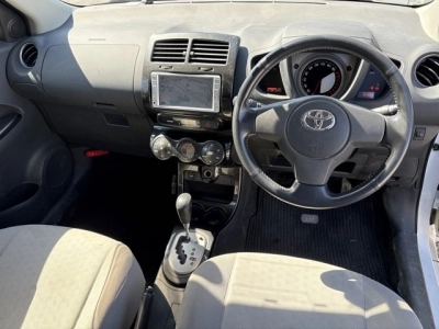 TOYOTA IST
