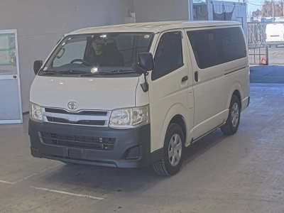 TOYOTA HIACE