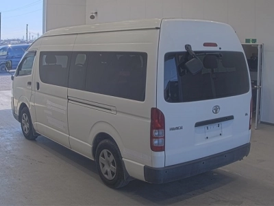 TOYOTA HIACE COMMUTER