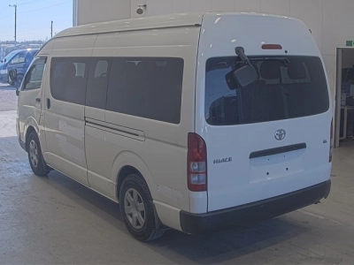 TOYOTA HIACE COMMUTER