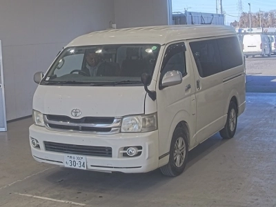 TOYOTA HIACE