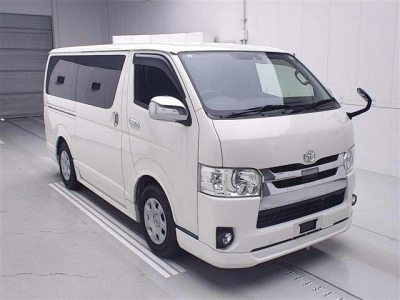 TOYOTA HIACE