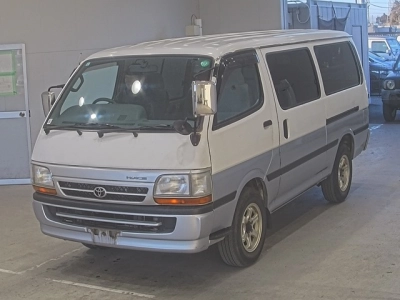 TOYOTA HIACE