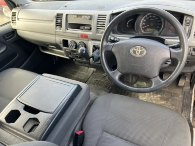 TOYOTA HIACE