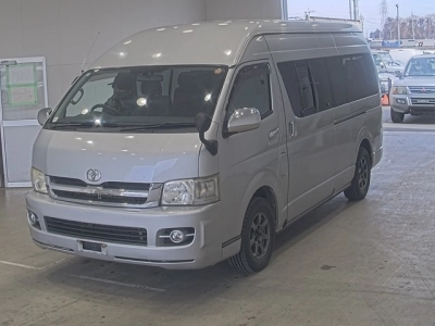 TOYOTA HIACE