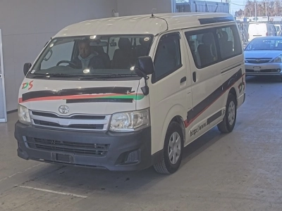 TOYOTA HIACE