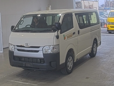 TOYOTA HIACE