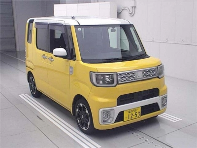 DAIHATSU WAKE