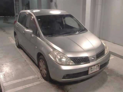 NISSAN TIIDA