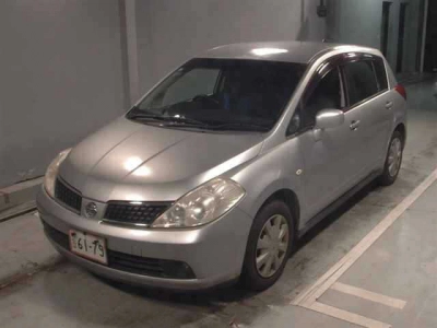 NISSAN TIIDA