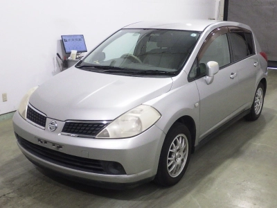 NISSAN TIIDA
