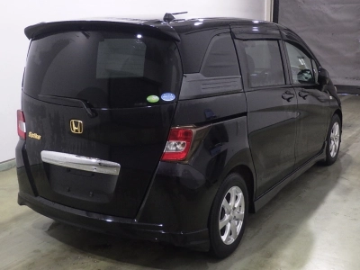 HONDA FREED SPIKE