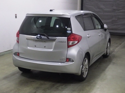 SUBARU TREZIA
