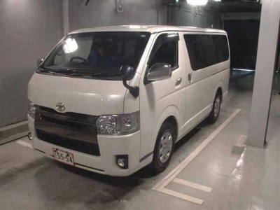 TOYOTA HIACE VAN
