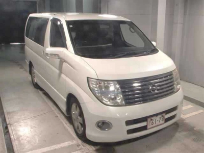 NISSAN ELGRAND