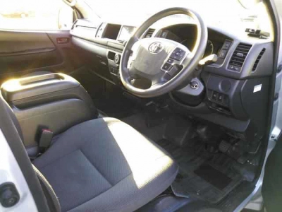 TOYOTA HIACE WAGON