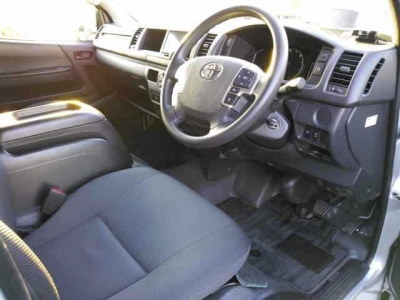 TOYOTA HIACE WAGON