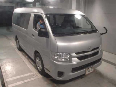 TOYOTA HIACE WAGON