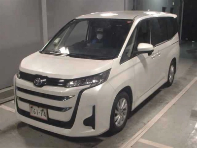 TOYOTA NOAH