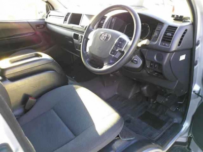 TOYOTA HIACE WAGON