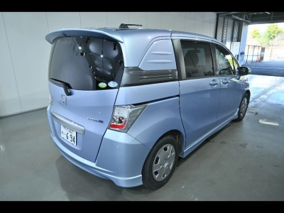 HONDA FREED SPIKE