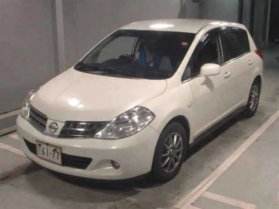 NISSAN TIIDA