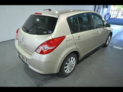 NISSAN TIIDA
