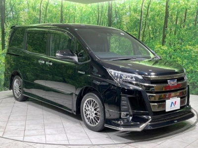 TOYOTA NOAH