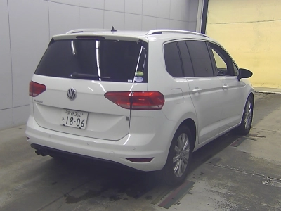 VOLKSWAGEN GOLF TOURAN