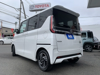 NISSAN ROOX