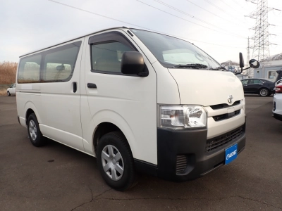 TOYOTA HIACE VAN