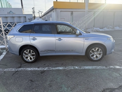 MITSUBISHI OUTLANDER PHEV