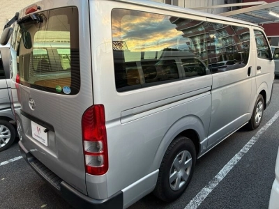 TOYOTA HIACE VAN