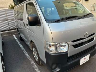 TOYOTA HIACE VAN
