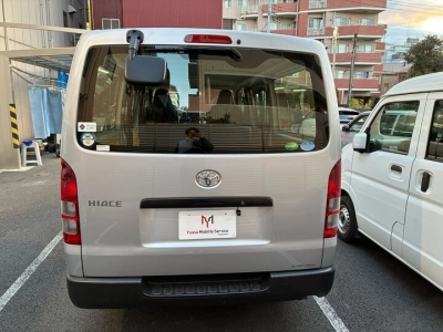 TOYOTA HIACE VAN