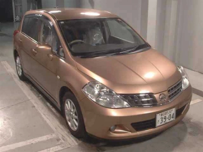 NISSAN TIIDA