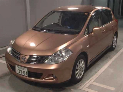 NISSAN TIIDA