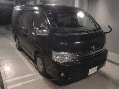TOYOTA HIACE VAN