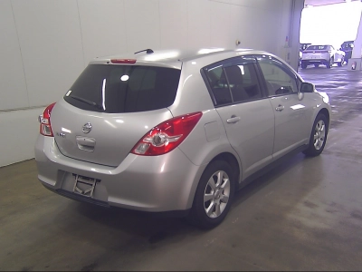 NISSAN TIIDA